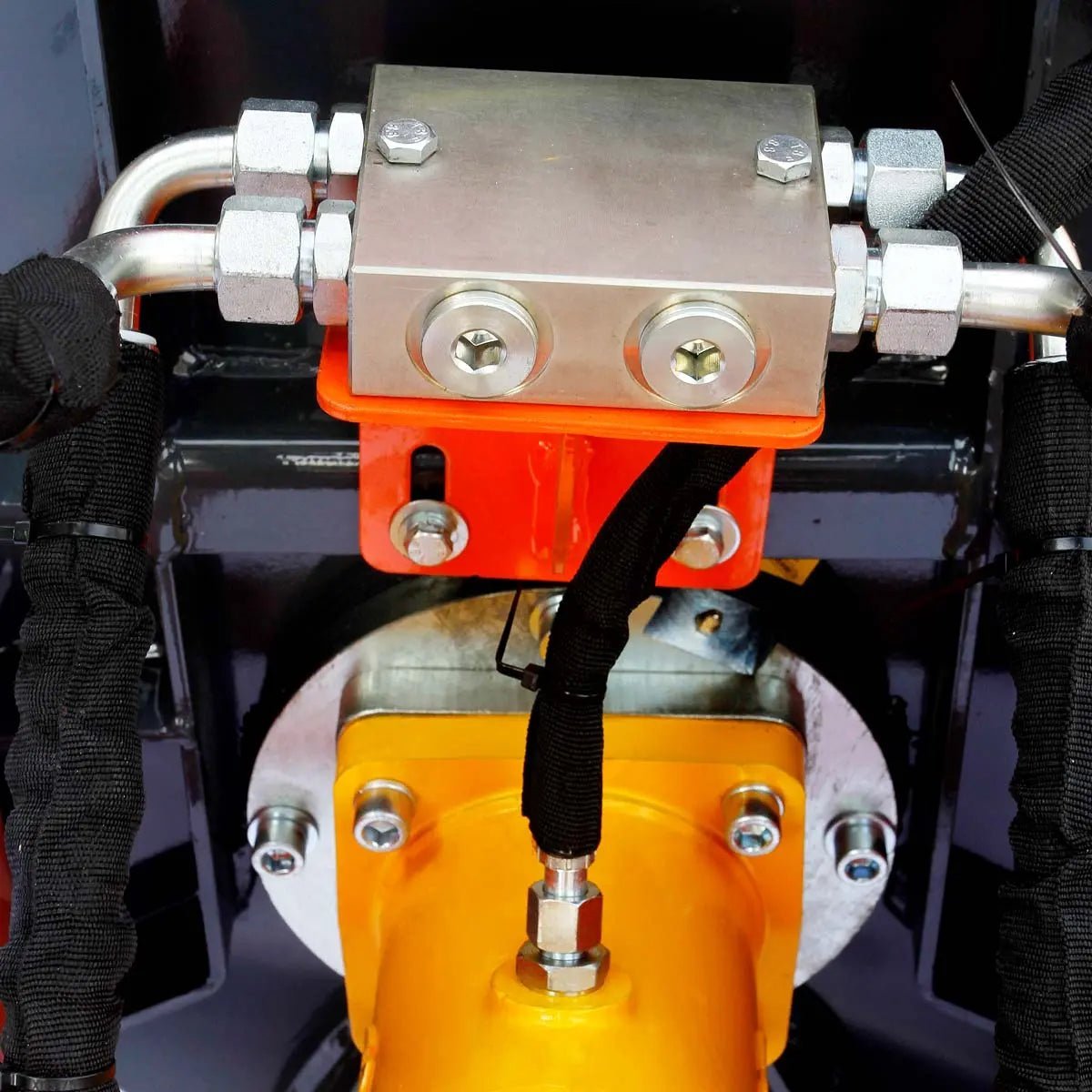 18" Excavator Stump Grinder Attachment, 3 to 7-ton Excavator and Backhoe, 13-20 GPM, Piston Hydraulic Motor TMG-ESG18 - Image 10